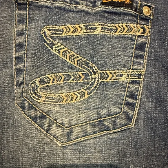 ❣️Seven7 Blue Jean Shorts and DKNY pull on shorts. - Picture 4 of 8